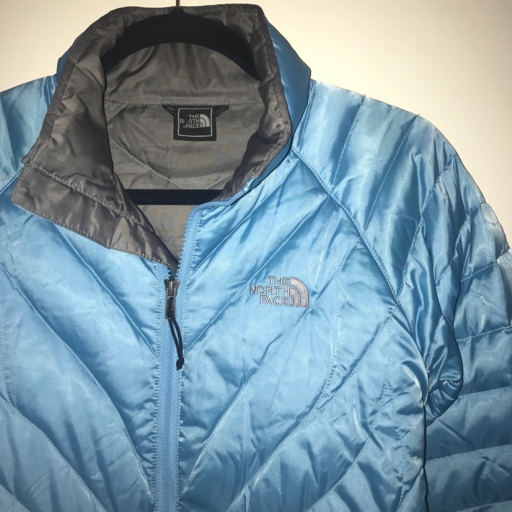 North face blue puffer coat size medium 550 fill
